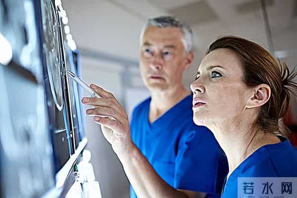 美国上中产高薪密码!医生律师程序员,咋一步步年薪破50万?