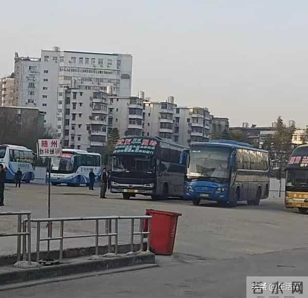 老板给员工“少发500块可休10天假”引讨论,回应:员工充分协商后一致同意,有人回老家、有人买机票出去玩