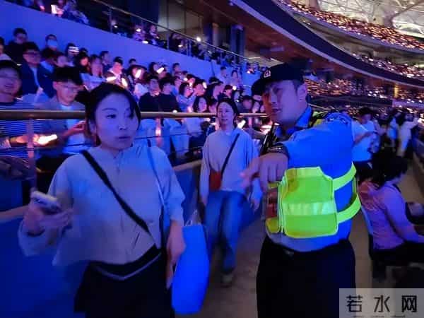 当代码敲不过35岁,他们捡起钢叉!大厂人的生存防御战有多真实