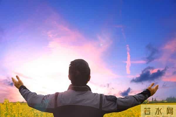 《拼命赚钱,是每个成年男人最清醒的体面和尊严》