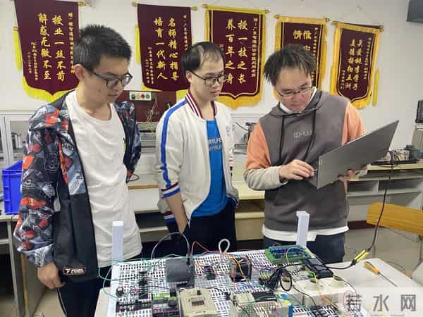 我带了10多年的PLC，不得不说这样的人最该拿高薪