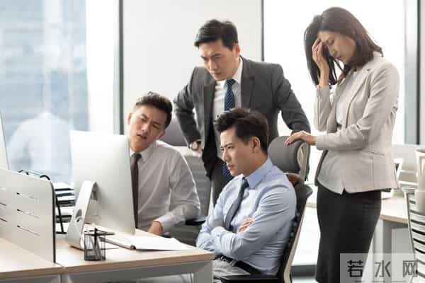 美国上中产高薪密码!医生律师程序员,咋一步步年薪破50万?