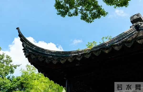 保洁员拒绝给主管送礼，次日被罚清理垃圾房，物业经理一句话