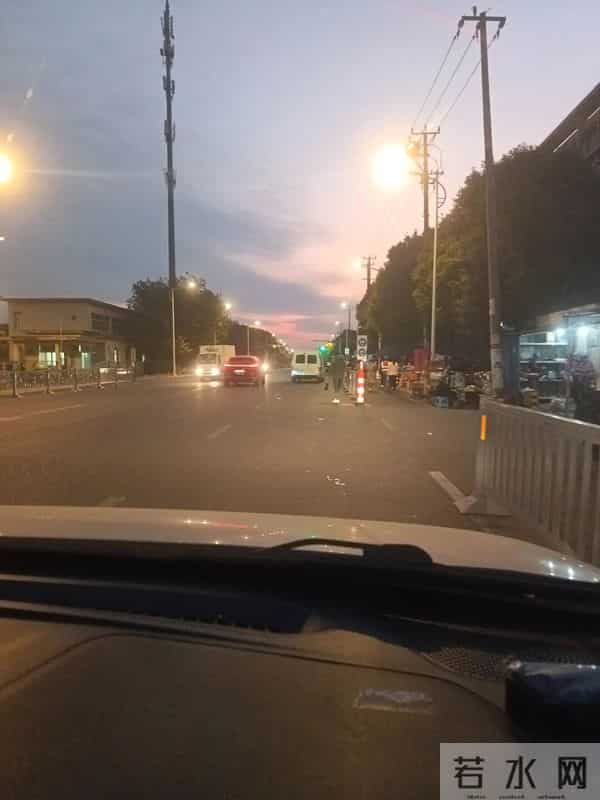 真正的人脉不是让你去认识有钱人,那毫无价值,而是认识一个高认知的人,能够打破你固有思维认知的人