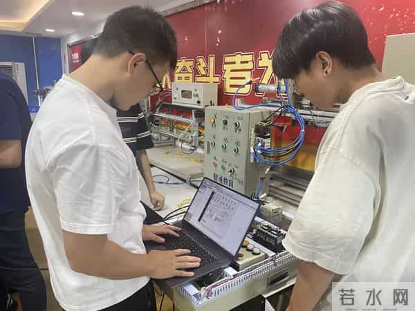 我带了10多年的PLC，不得不说这样的人最该拿高薪