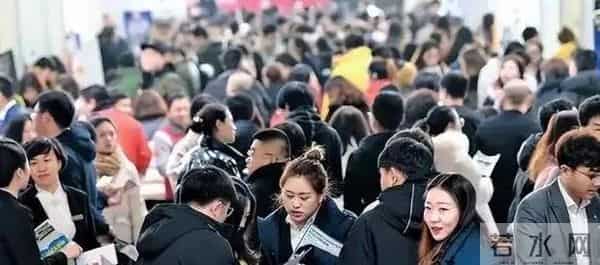 大家提前做好准备:因为大家都没钱,社会上已经发生了4大变化