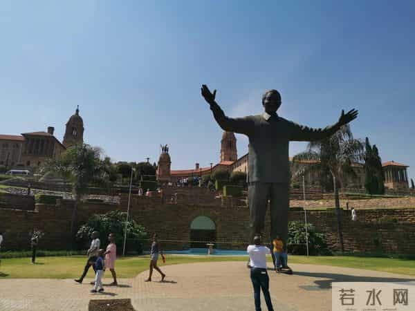 南非礼仪：多元文化拼出来的“礼仪大乱炖”