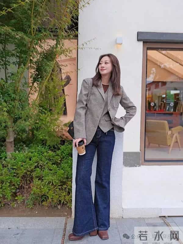 秋日职场穿搭模板！人字纹西装叠马甲，被同事追着问链接～