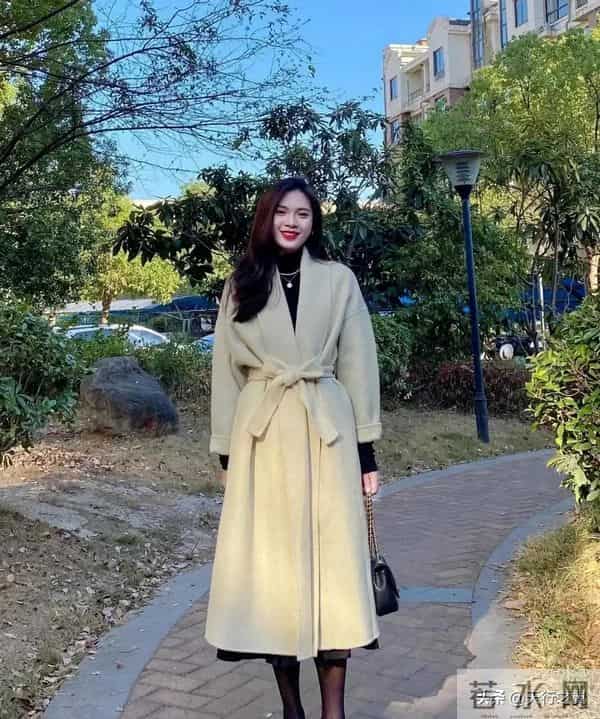 “大衣”买精不买多，长款必备，配牛仔裤、半身裙，高级又时髦
