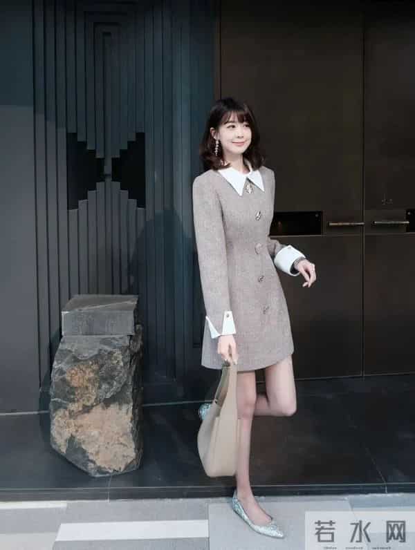 这件浅棕色粗花呢连衣裙,让办公室姐妹一周穿搭不重样!