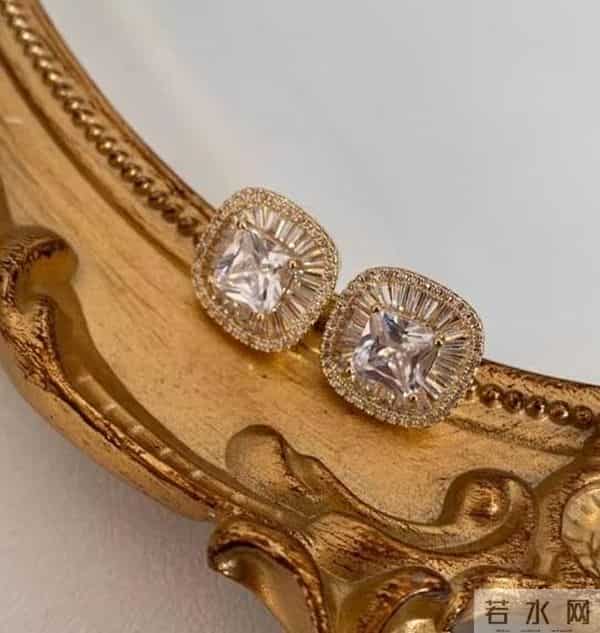 潘通色出炉！普通人怎么把流行色穿出彩？