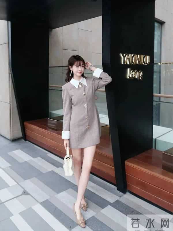 这件浅棕色粗花呢连衣裙,让办公室姐妹一周穿搭不重样!