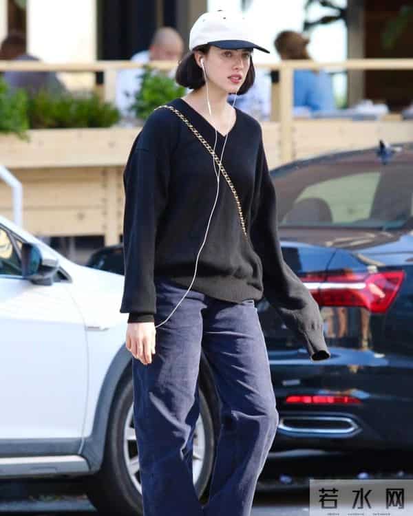 冬天内搭千万别乱选!黑色毛衣好看又好穿,错过真的很可惜