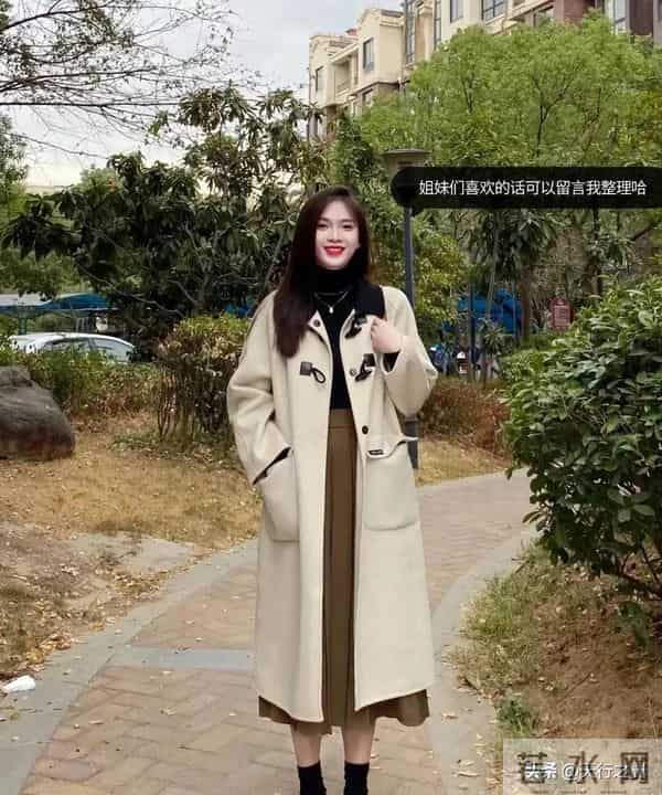 “大衣”买精不买多，长款必备，配牛仔裤、半身裙，高级又时髦