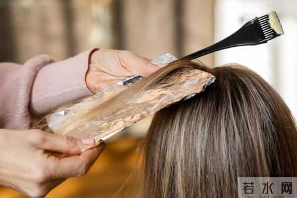长期染发会致癌吗？专家提醒：黑色染发剂最危险，有7点需注意！