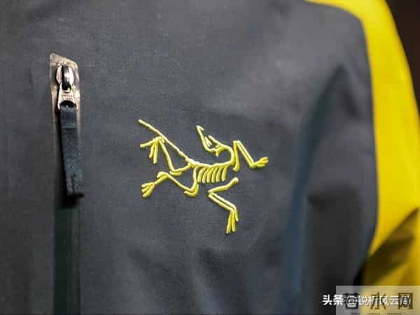 买始祖鸟别盲目！号称无痕户外，却在高原毁草甸，打自己环保的脸