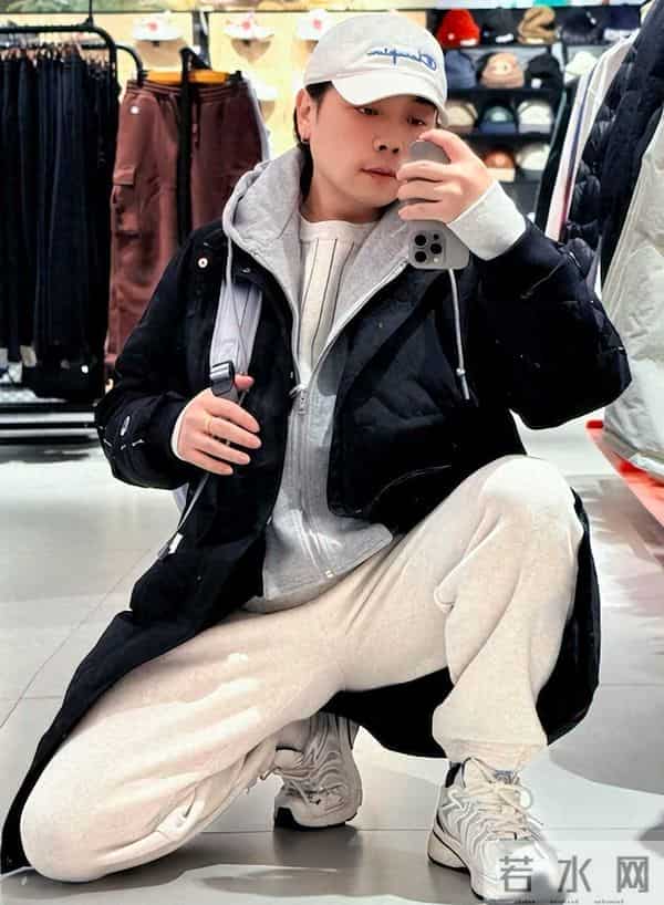 上海男人穿羽绒服有多时髦?看他们的街拍就知道,简约大气又有型