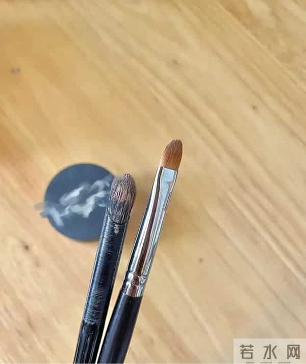 告别卡粉斑驳！保姆级遮瑕教程，手把手教你黑眼圈痘印全隐形