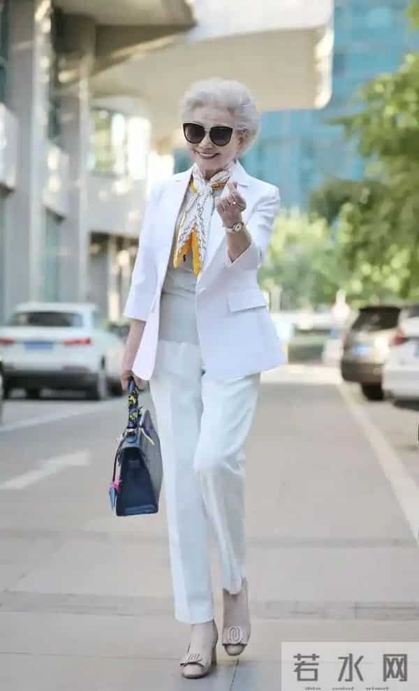 银发如雪，步履生风——她把晚年活成一场“逆生长”