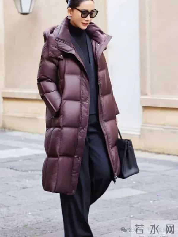 冬日高级感保命穿搭“紫色长款羽绒服+黑阔腿裤”,显贵还显瘦!