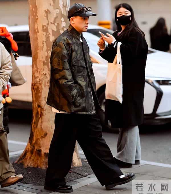 上海男人穿羽绒服有多时髦?看他们的街拍就知道,简约大气又有型