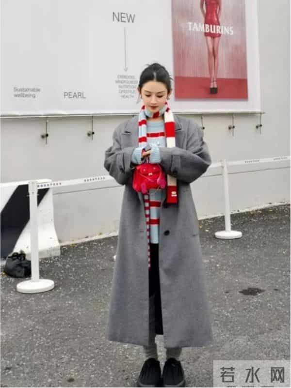 看了薇娅大衣新穿法，我悟了：搭配阔腿裤、裙子，高级感拉满