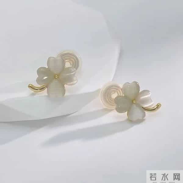 潘通色出炉！普通人怎么把流行色穿出彩？