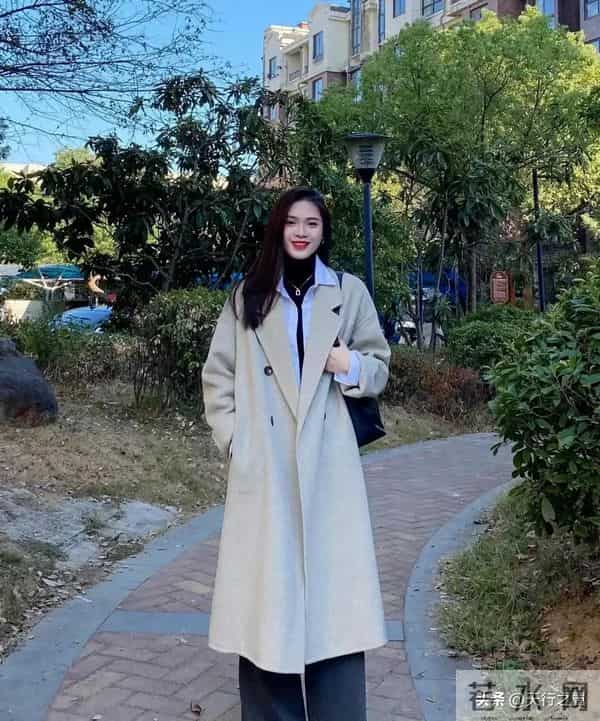 “大衣”买精不买多，长款必备，配牛仔裤、半身裙，高级又时髦