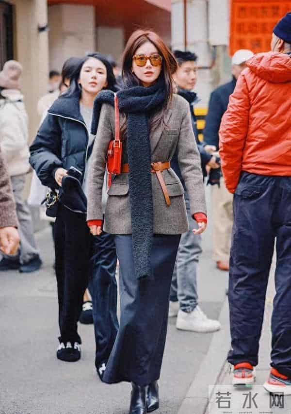 上海姑娘突然不穿大衣了，短外套如何逆袭成街拍新宠