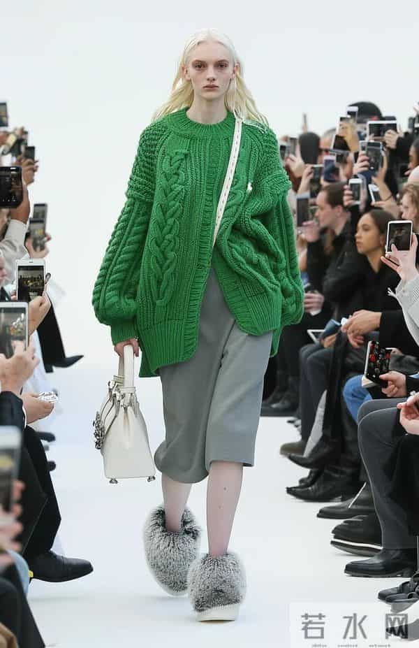 这条裙子太好看了，时髦女人都在穿！