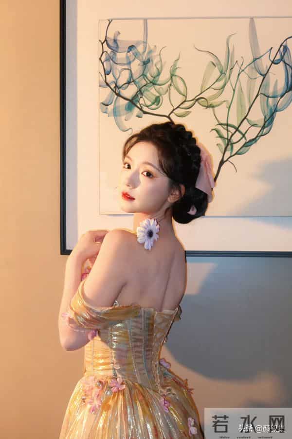 王云云这组图直接美成公主啦!