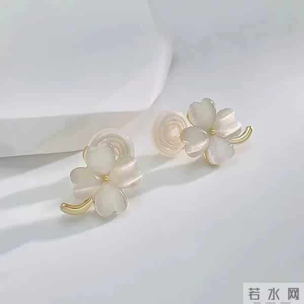 潘通色出炉！普通人怎么把流行色穿出彩？