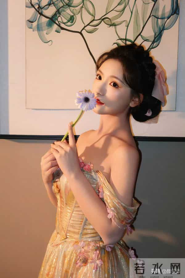 王云云这组图直接美成公主啦!