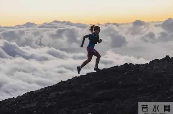 从始祖鸟到菲尼克斯:中产消费的抛弃与重生,只是一场轮回