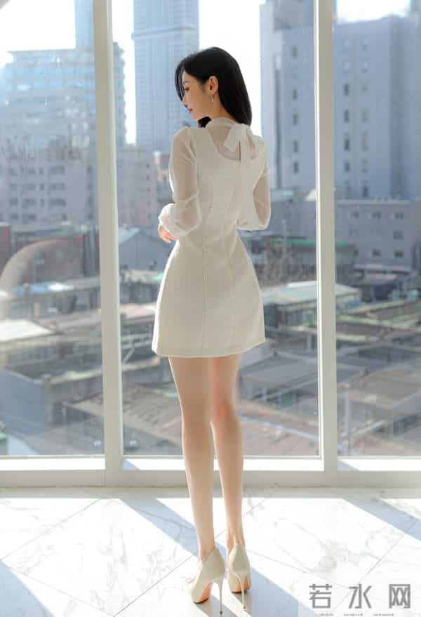 奶白小香裙｜是窗边的都市甜姐，立领是今日的优雅标签