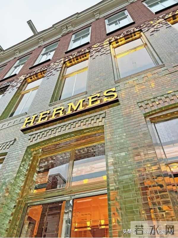 最亲近的人最致命！82岁爱马仕继承人曾身家千亿，如今靠人接济