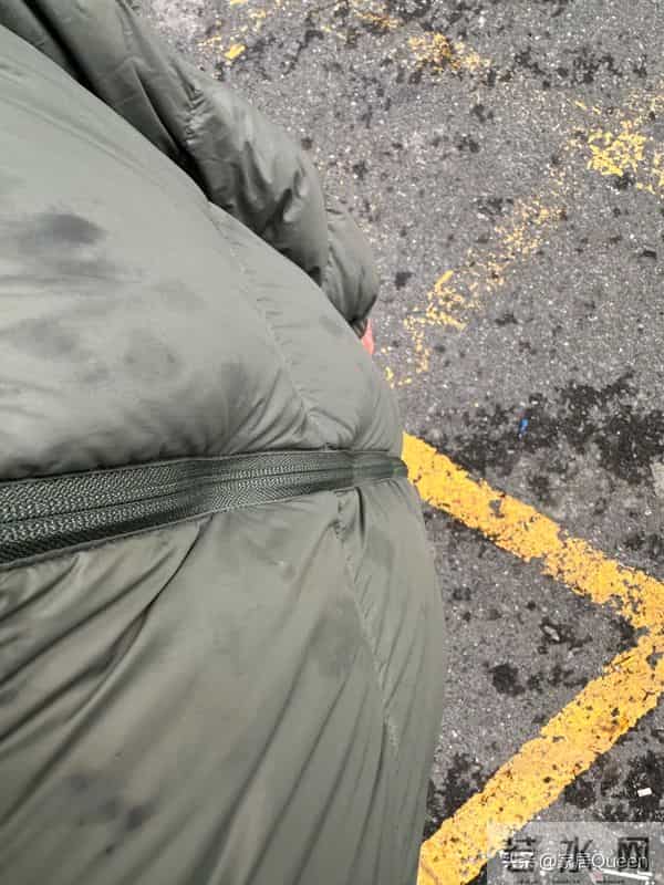 冬天发誓不买这7种衣服，看似洋气实际很“坑人”，不保暖还劣质