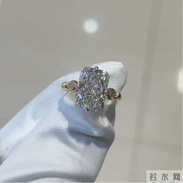 传奇黄钻“失踪”百年现身,只展示不出售?网友:137克拉太小了