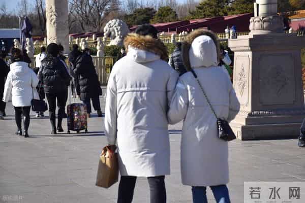 为什么羽绒服逐渐“跌下神坛”？看完这些缺点，你就不奇怪了！