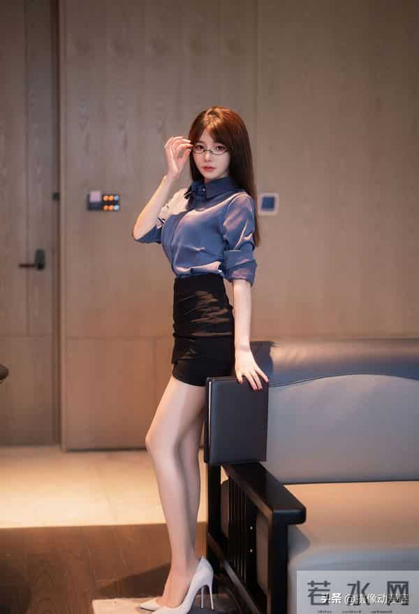 职场氛围感穿搭，实战指南：灰蓝衬衫+黑裙，通杀5大场景的高级感