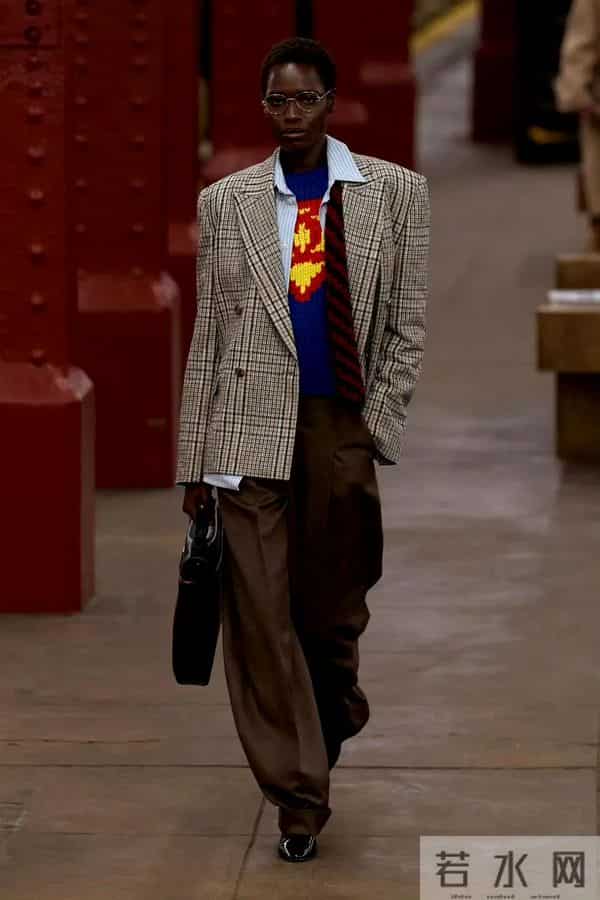 A$AP Rocky 穿了香奈儿的超人毛衣,来自CHANEL 2026高级手工坊系列