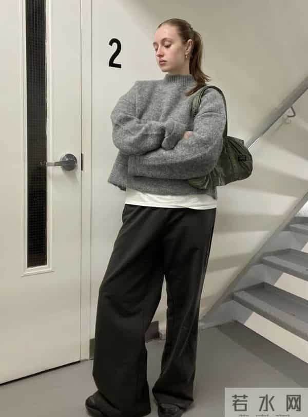 冬天的万能款!灰色灰色宽松毛衣这么搭,日常穿舒服又显气质