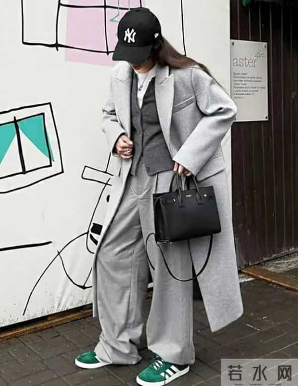 大衣+运动鞋,冬天最松弛的时髦