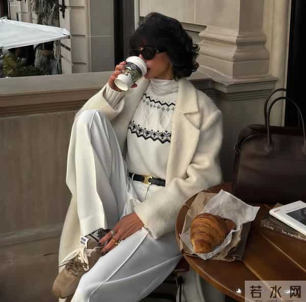 今冬穿“大衣＋毛衣”绝了，又暖又时髦