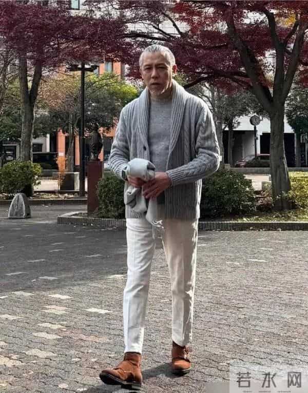 中老年男人冬天这样穿,哪怕是满头白发,也能彰显出男人成熟魅力