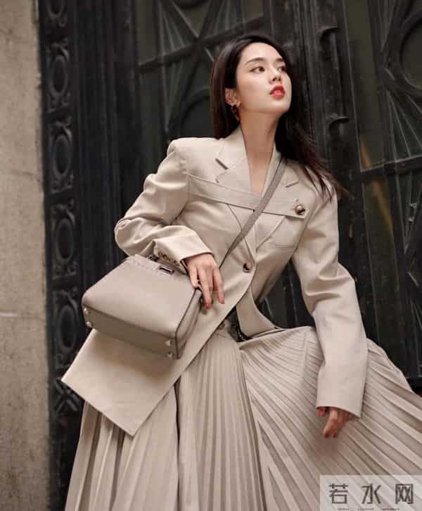 买衣服别只看贵的,挑对才重要,冬天备好“3裙3裤”就行