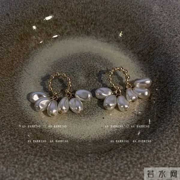 潘通色出炉！普通人怎么把流行色穿出彩？