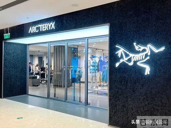 买始祖鸟别盲目！号称无痕户外，却在高原毁草甸，打自己环保的脸