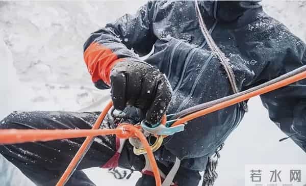从始祖鸟到菲尼克斯:中产消费的抛弃与重生,只是一场轮回