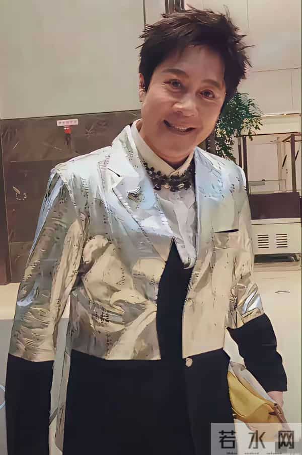 真的太佩服蔡国庆老师的衣品了，从来没叫人失望过